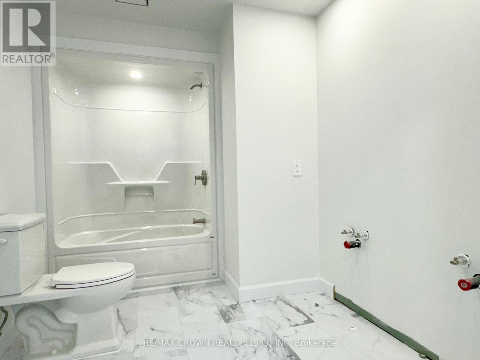 20 Golf Street Property Photo 15