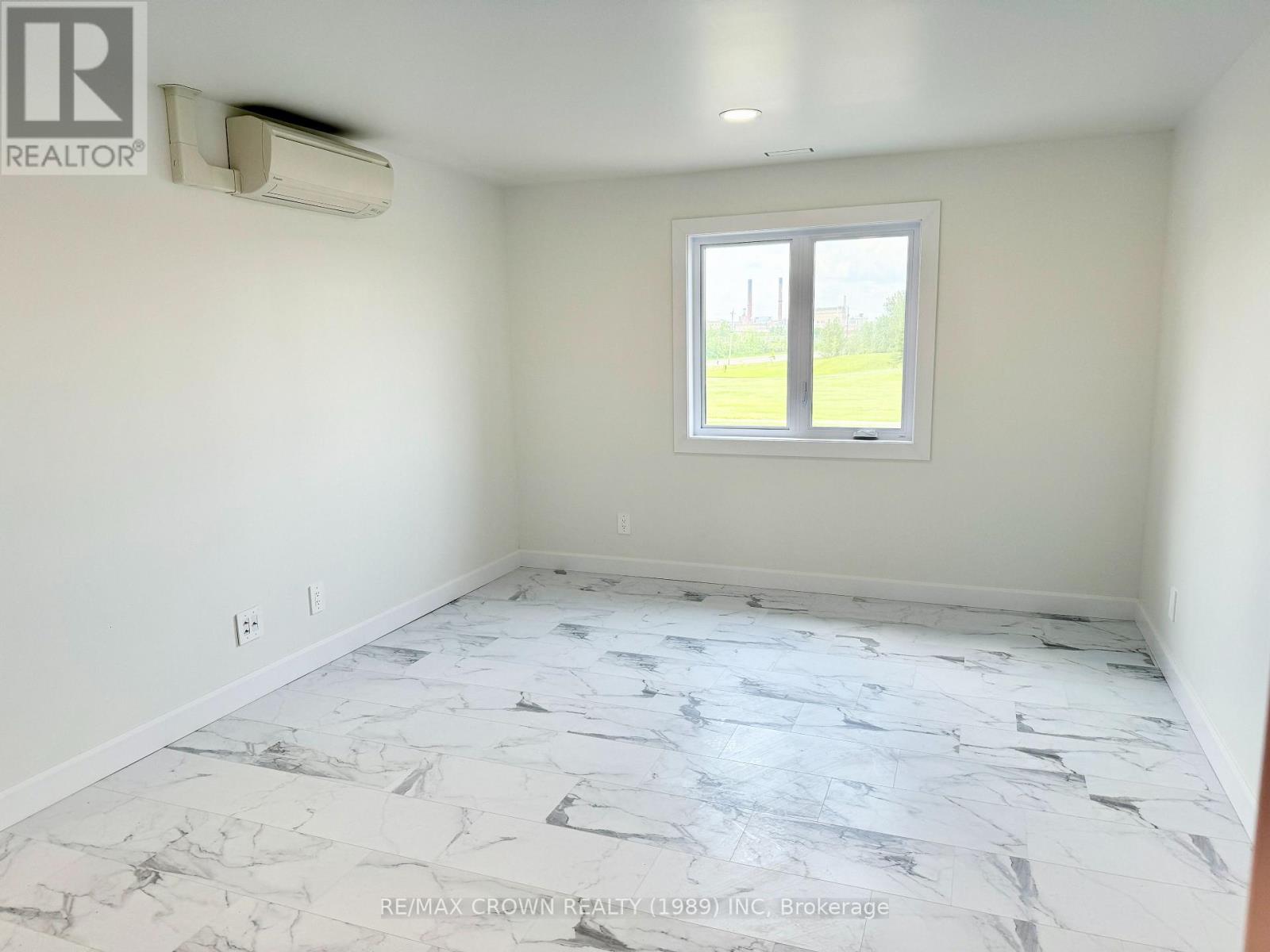 20 Golf Street Property Photo 17