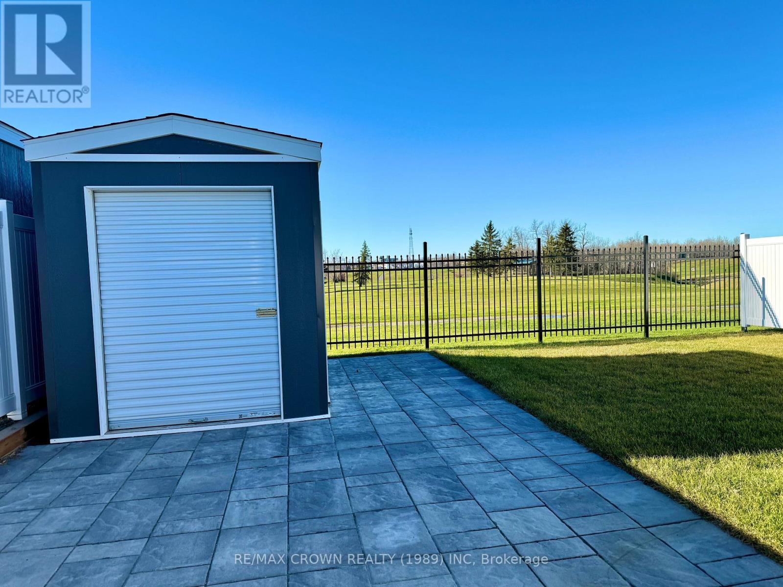 20 Golf Street Property Photo 31