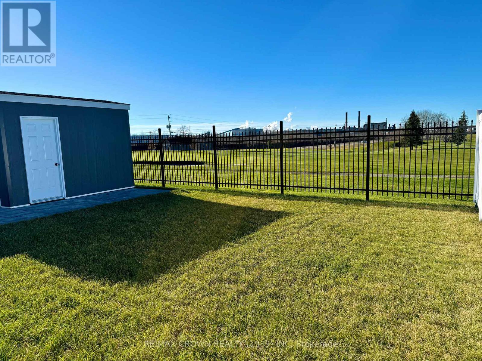 20 Golf Street Property Photo 32