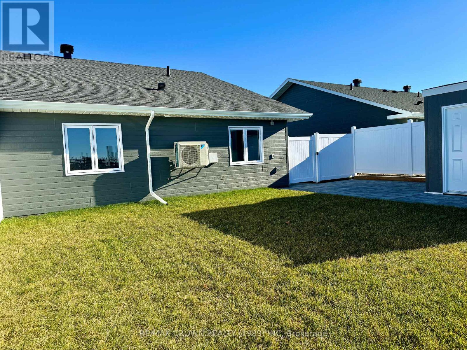 20 Golf Street Property Photo 34