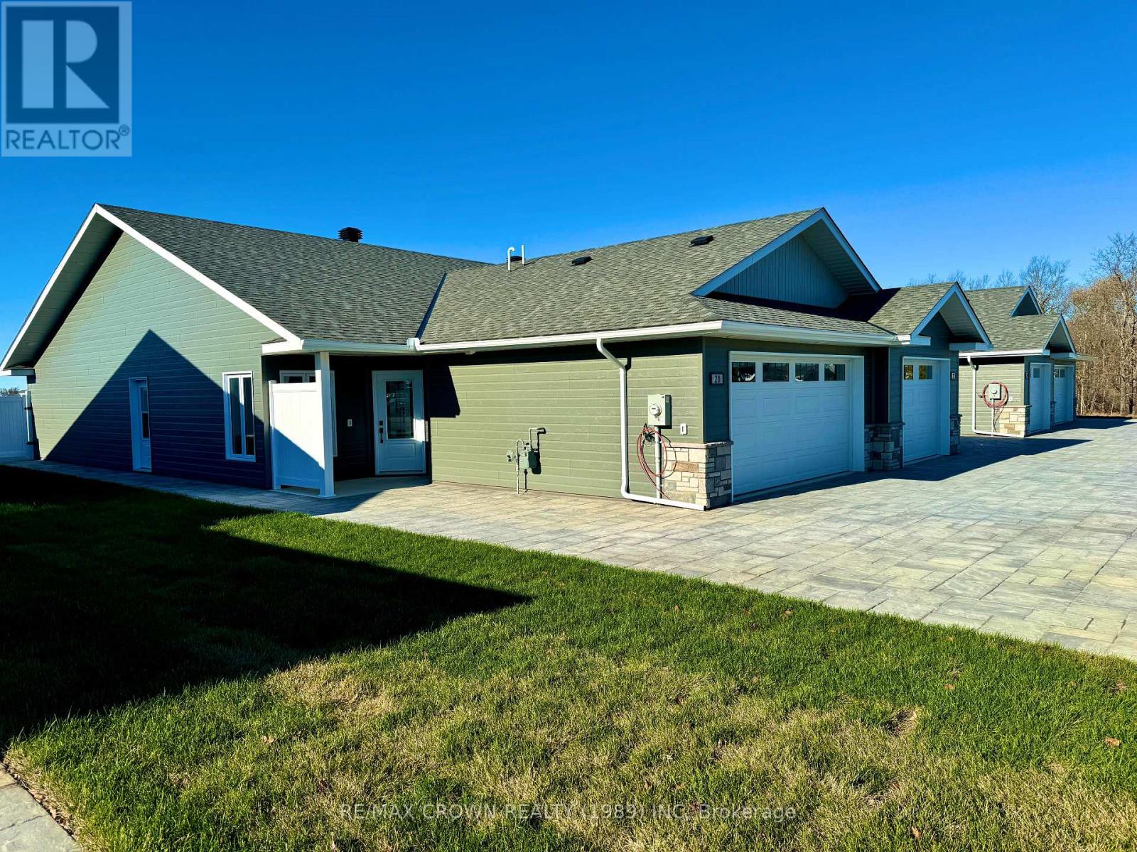 20 Golf Street Property Photo 35
