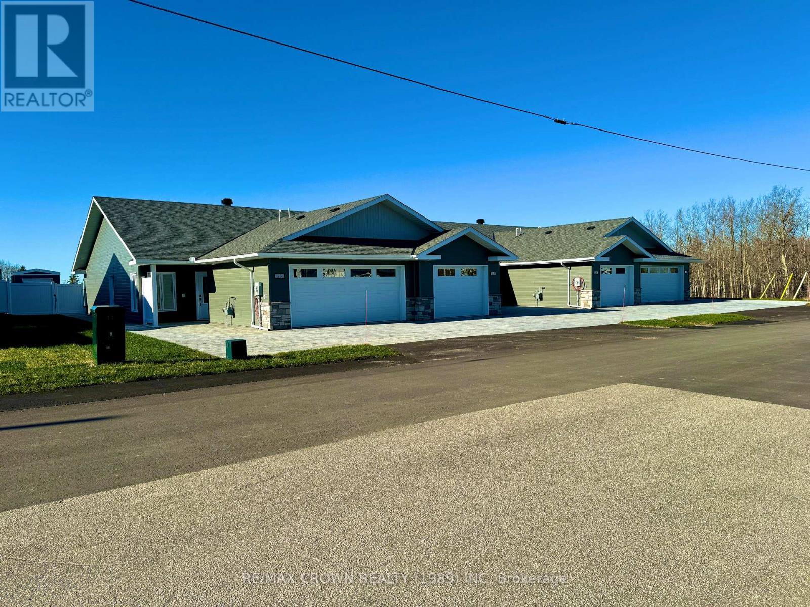 20 Golf Street Property Photo 37