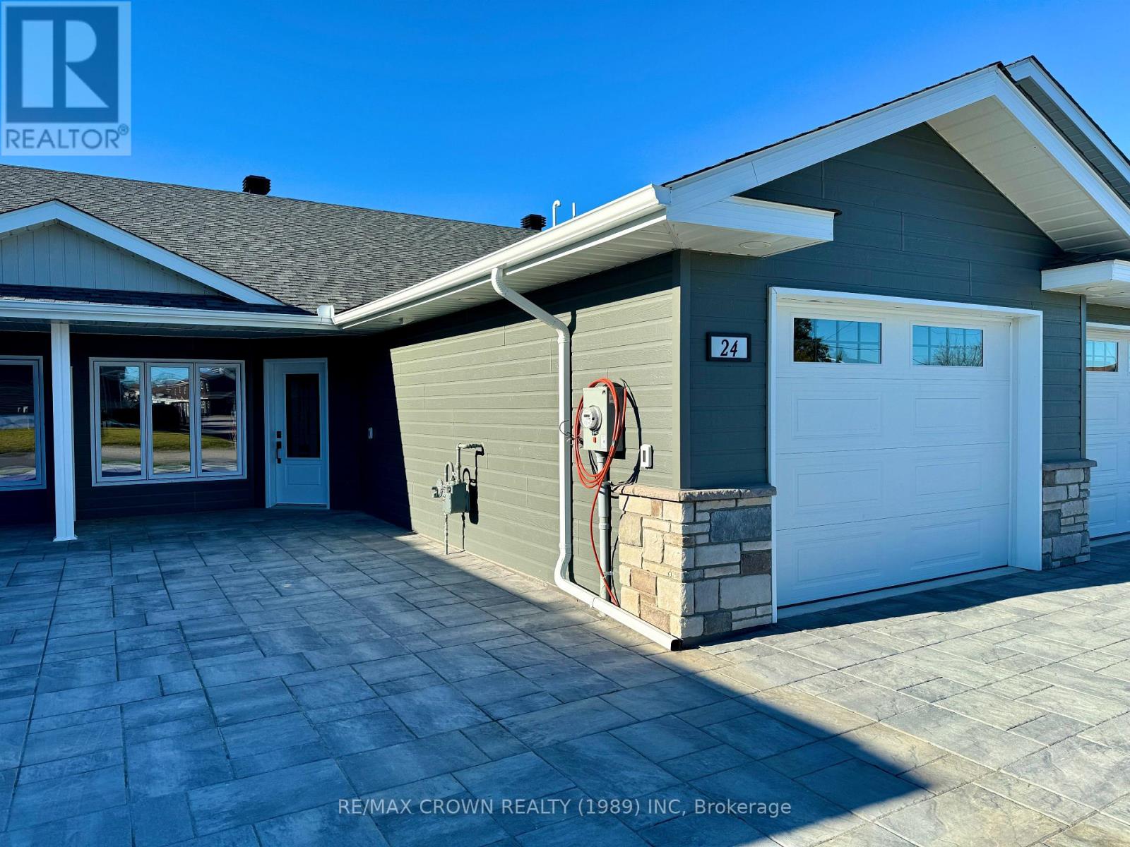 24 Golf Street Property Photo 1