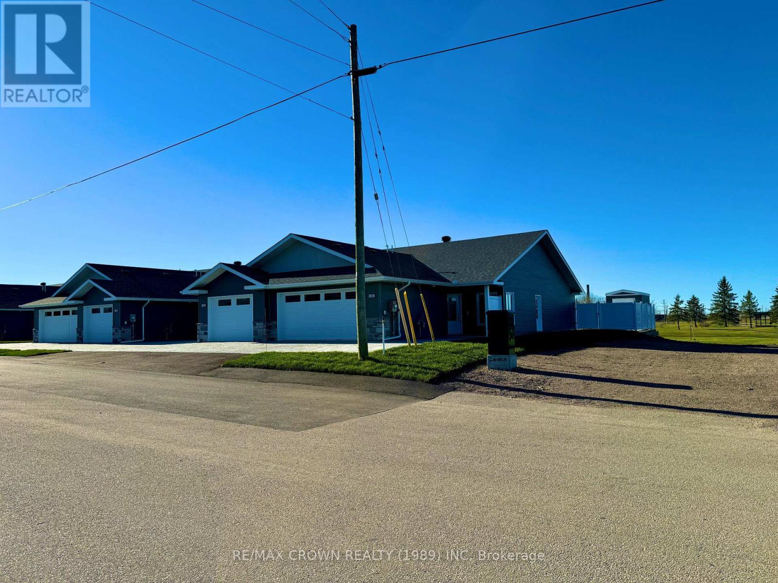 26 Golf Street Property Photo 2