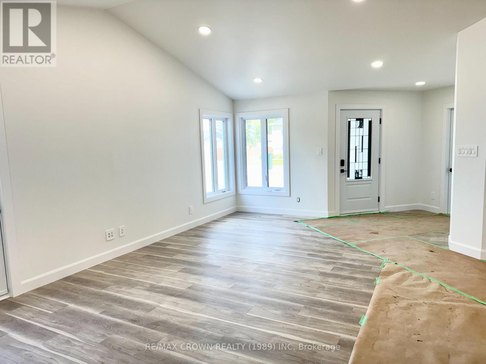 26 Golf Street Property Photo 7