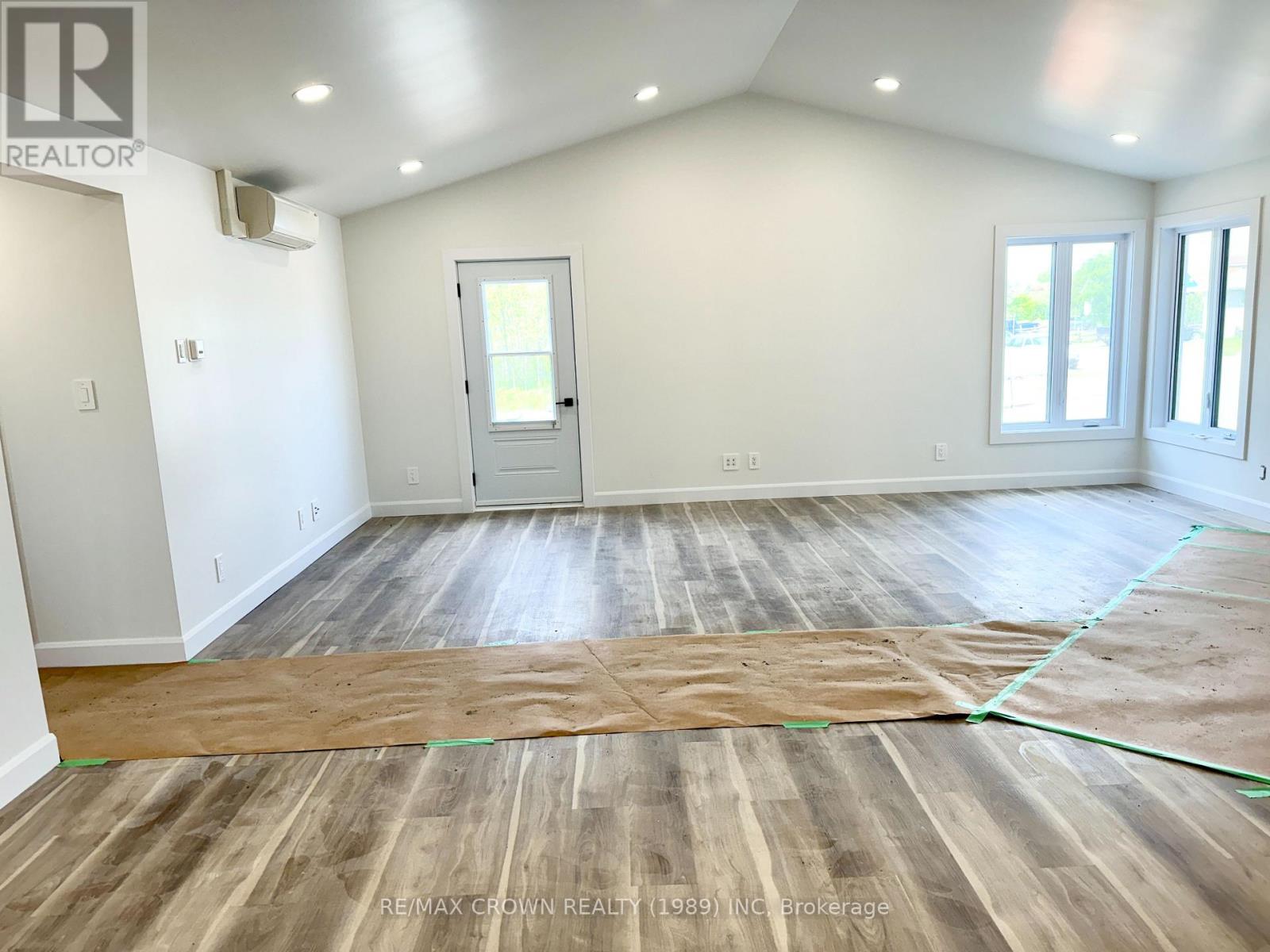 26 Golf Street Property Photo 8