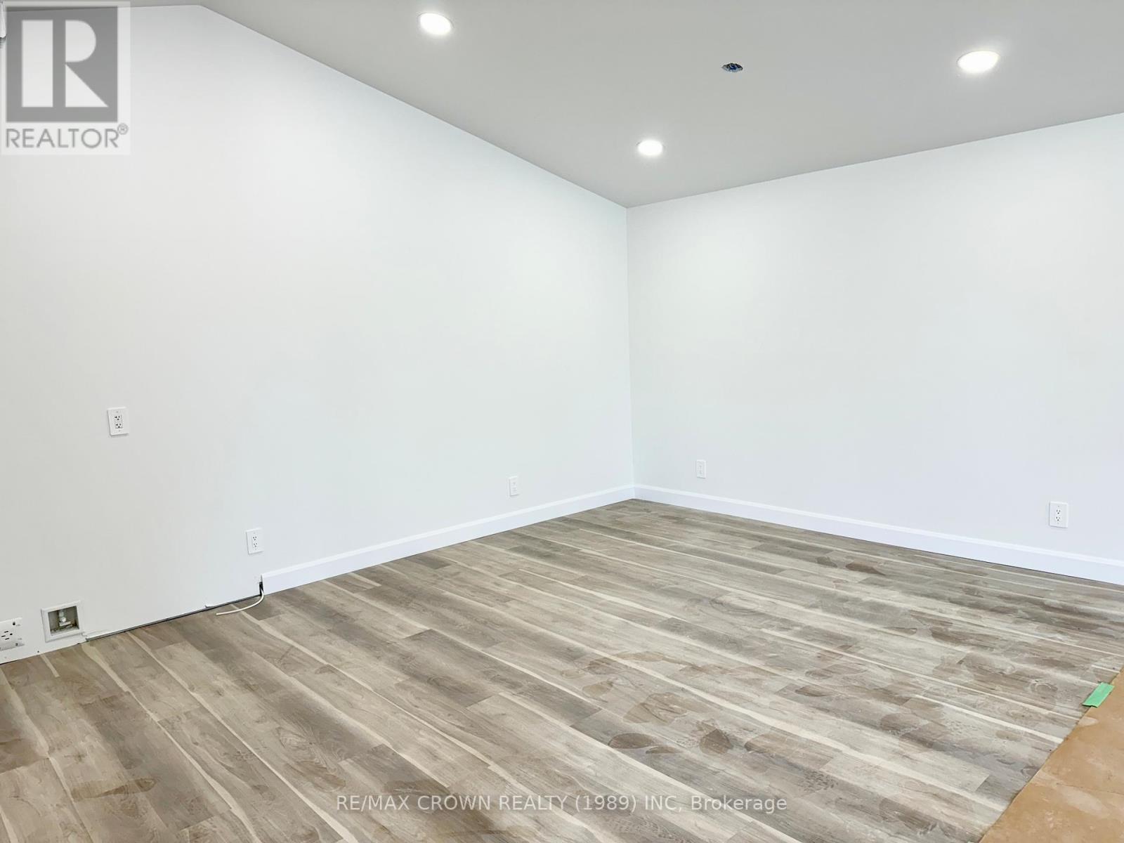 26 Golf Street Property Photo 11