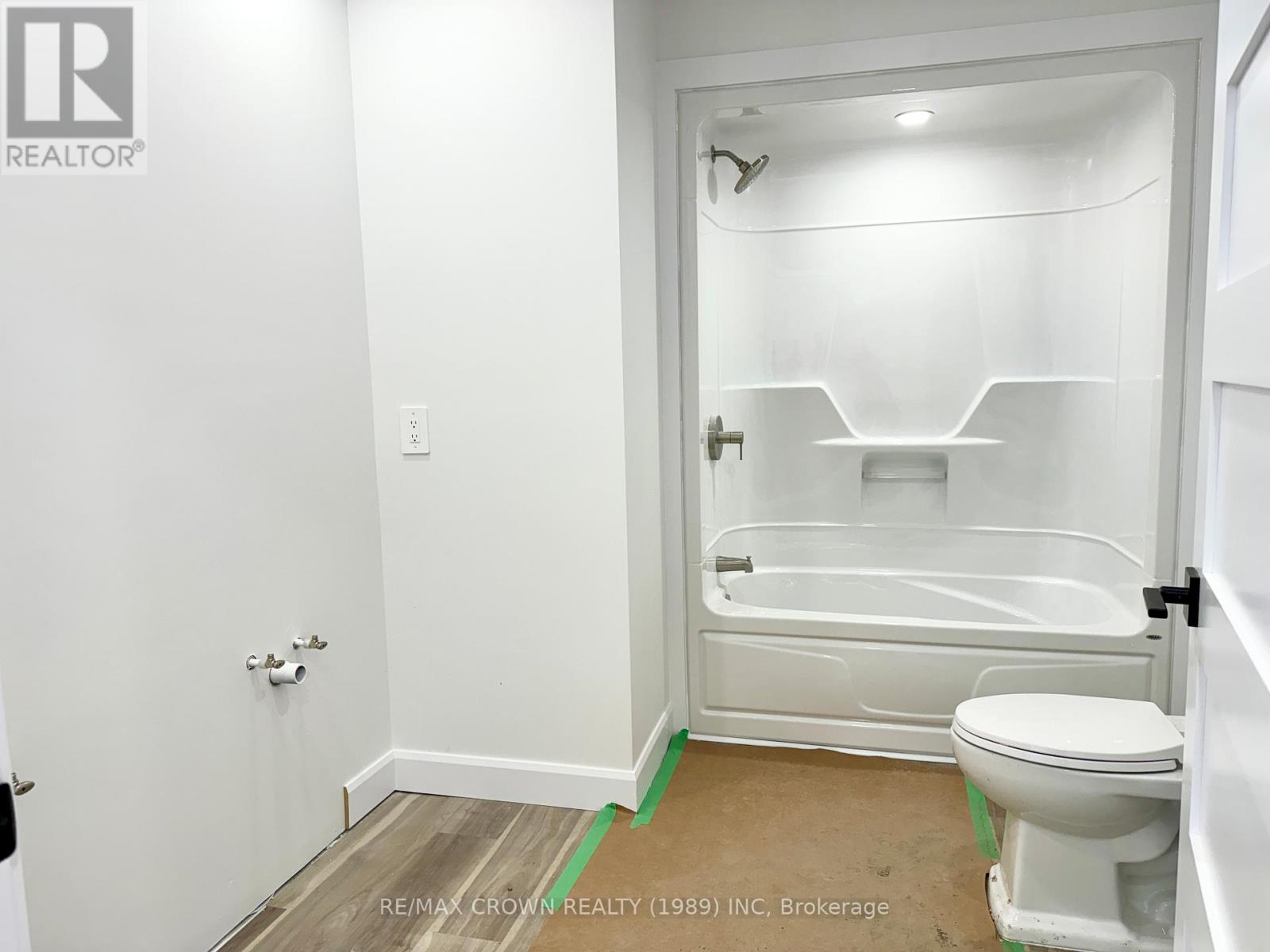 26 Golf Street Property Photo 16