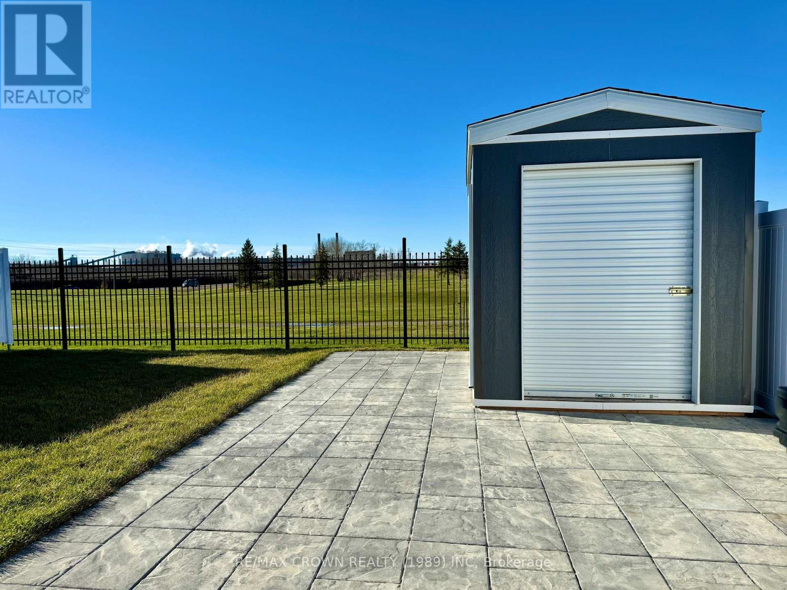 26 Golf Street Property Photo 30