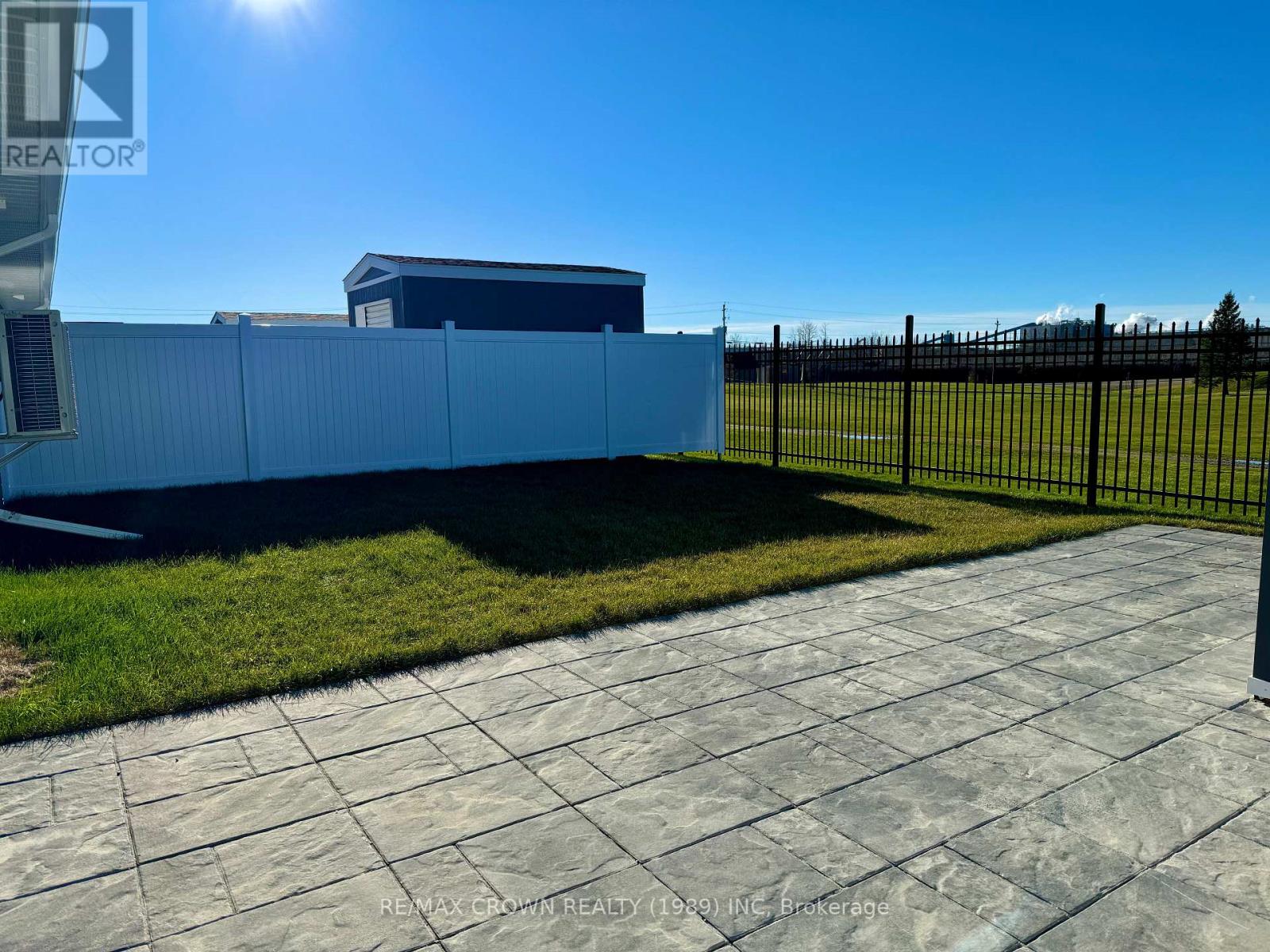 26 Golf Street Property Photo 31