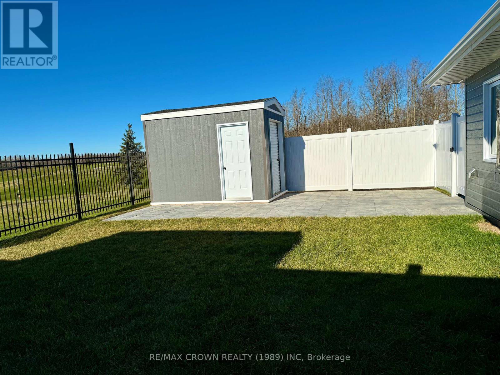 26 Golf Street Property Photo 32