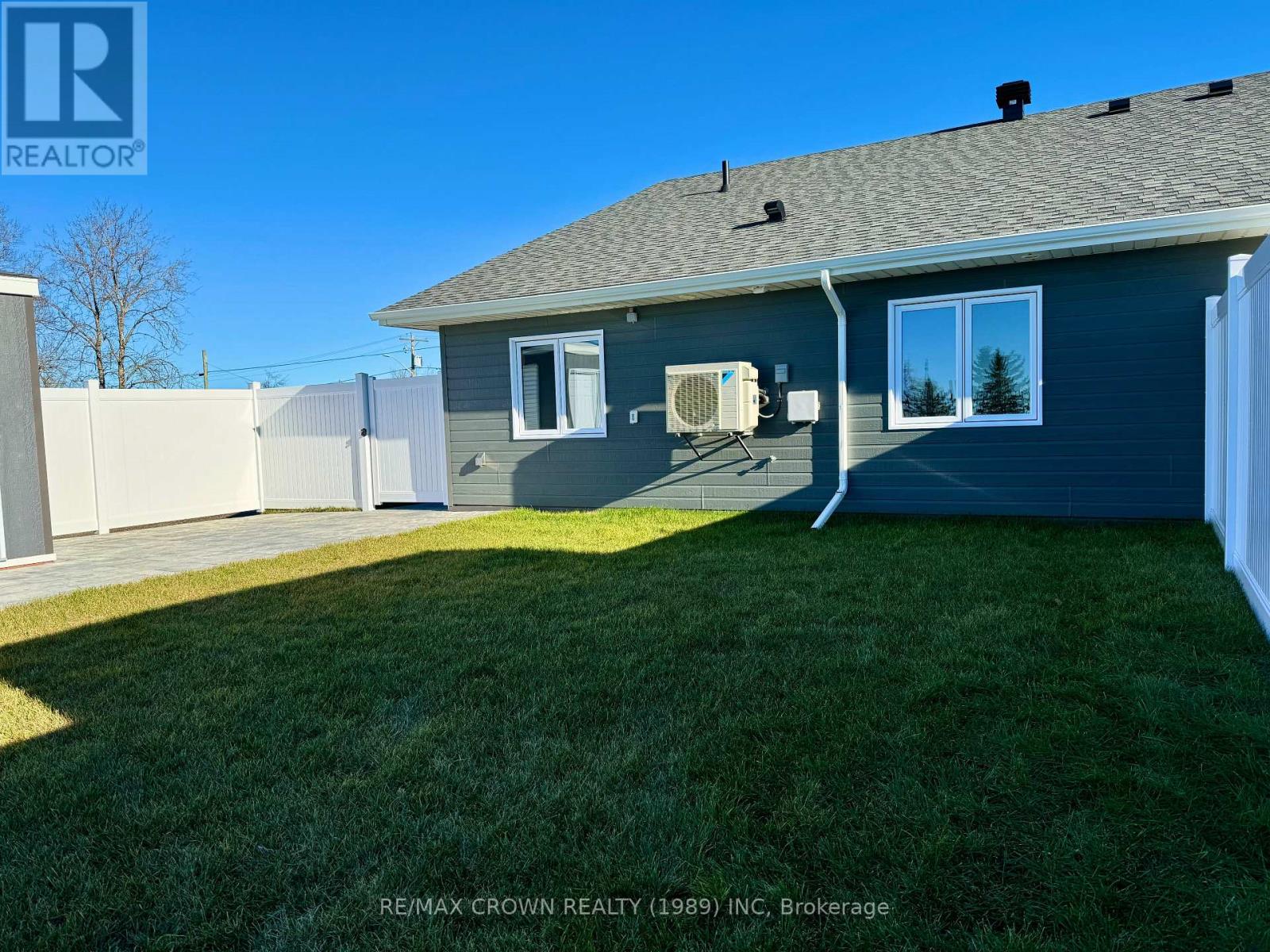 26 Golf Street Property Photo 33