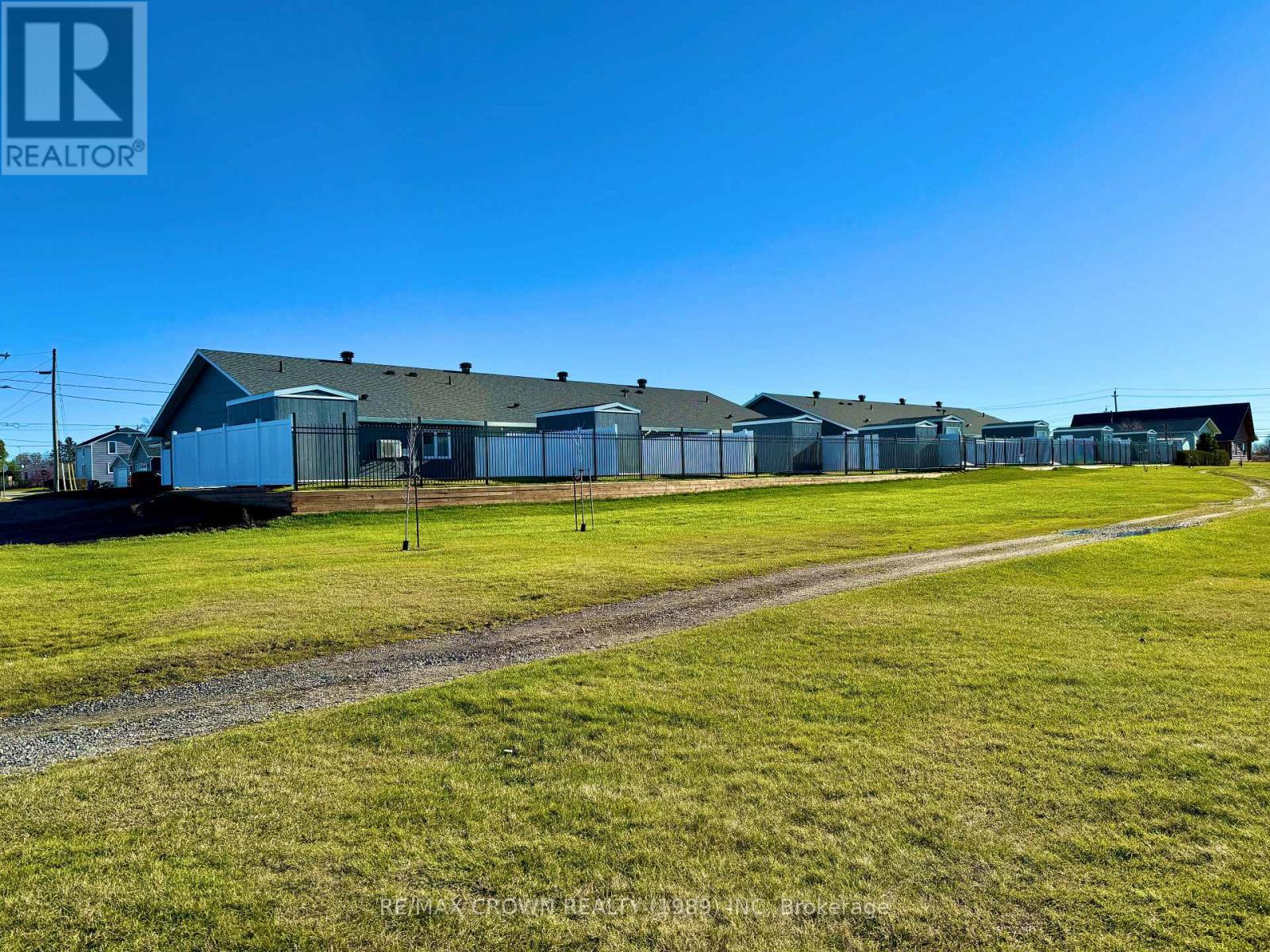 26 Golf Street Property Photo 38