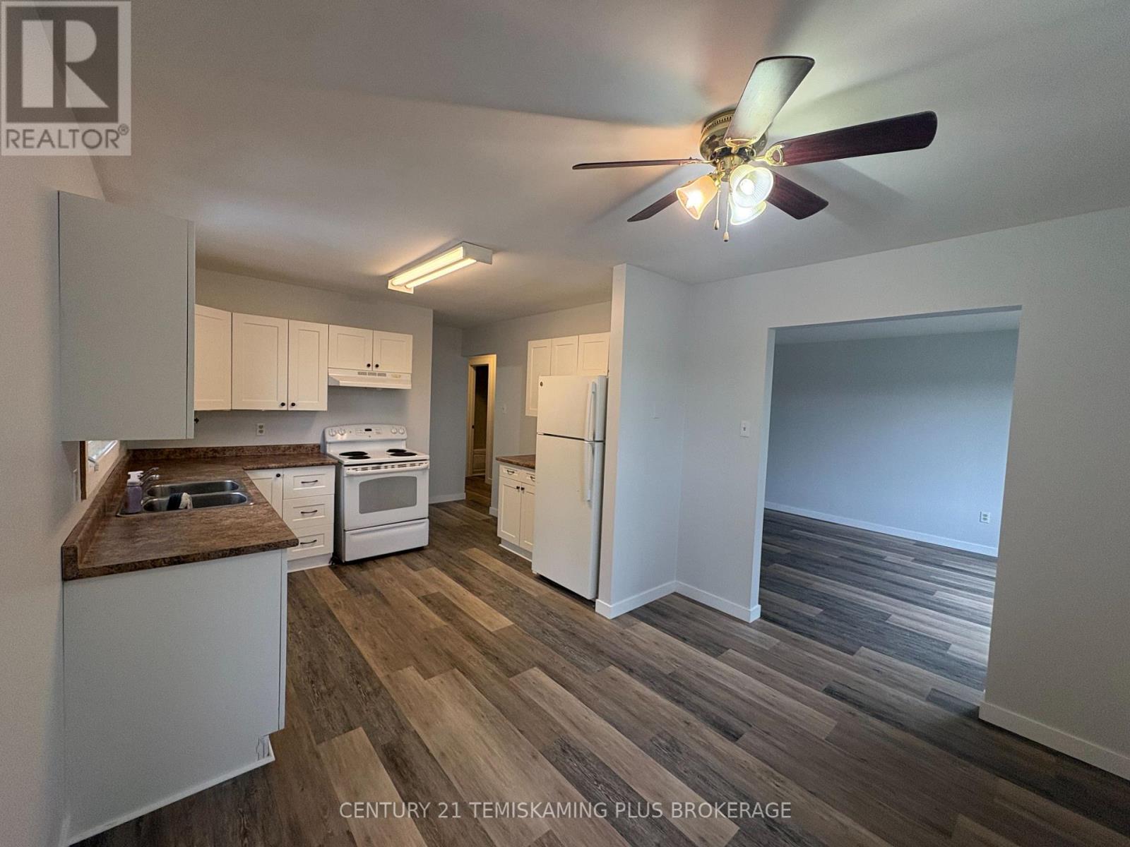 2 Pyrite Street Property Photo 8