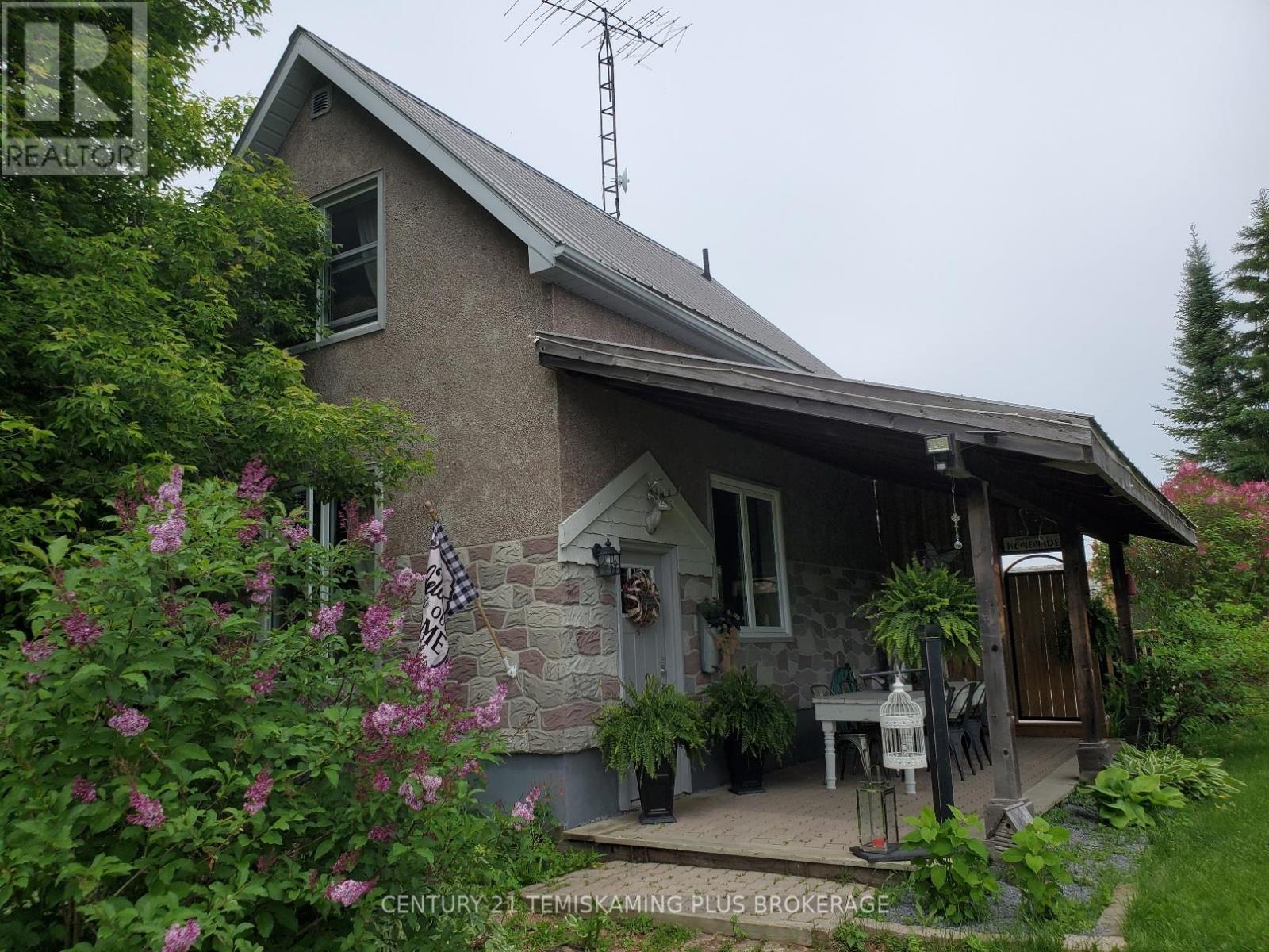 864153 Uno Park Road Photo de la propriété 1