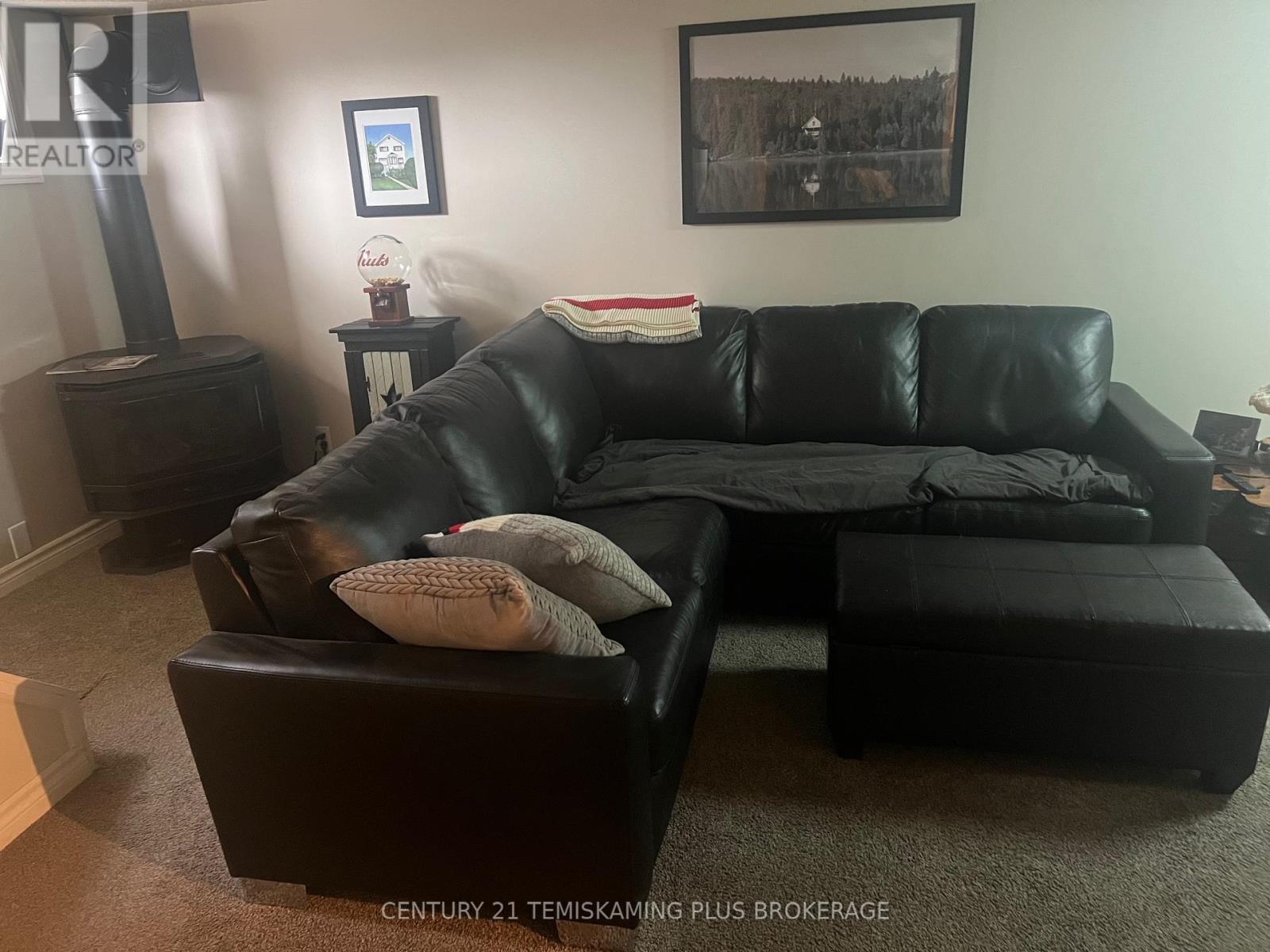 864153 Uno Park Road Property Photo 10