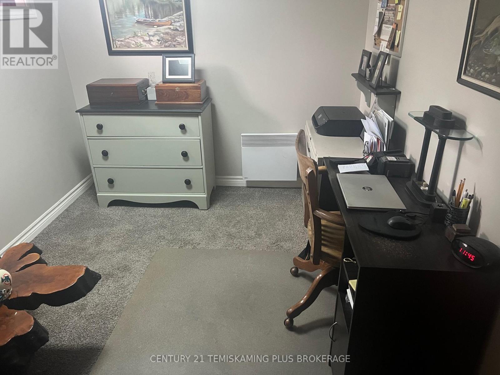 864153 Uno Park Road Property Photo 12