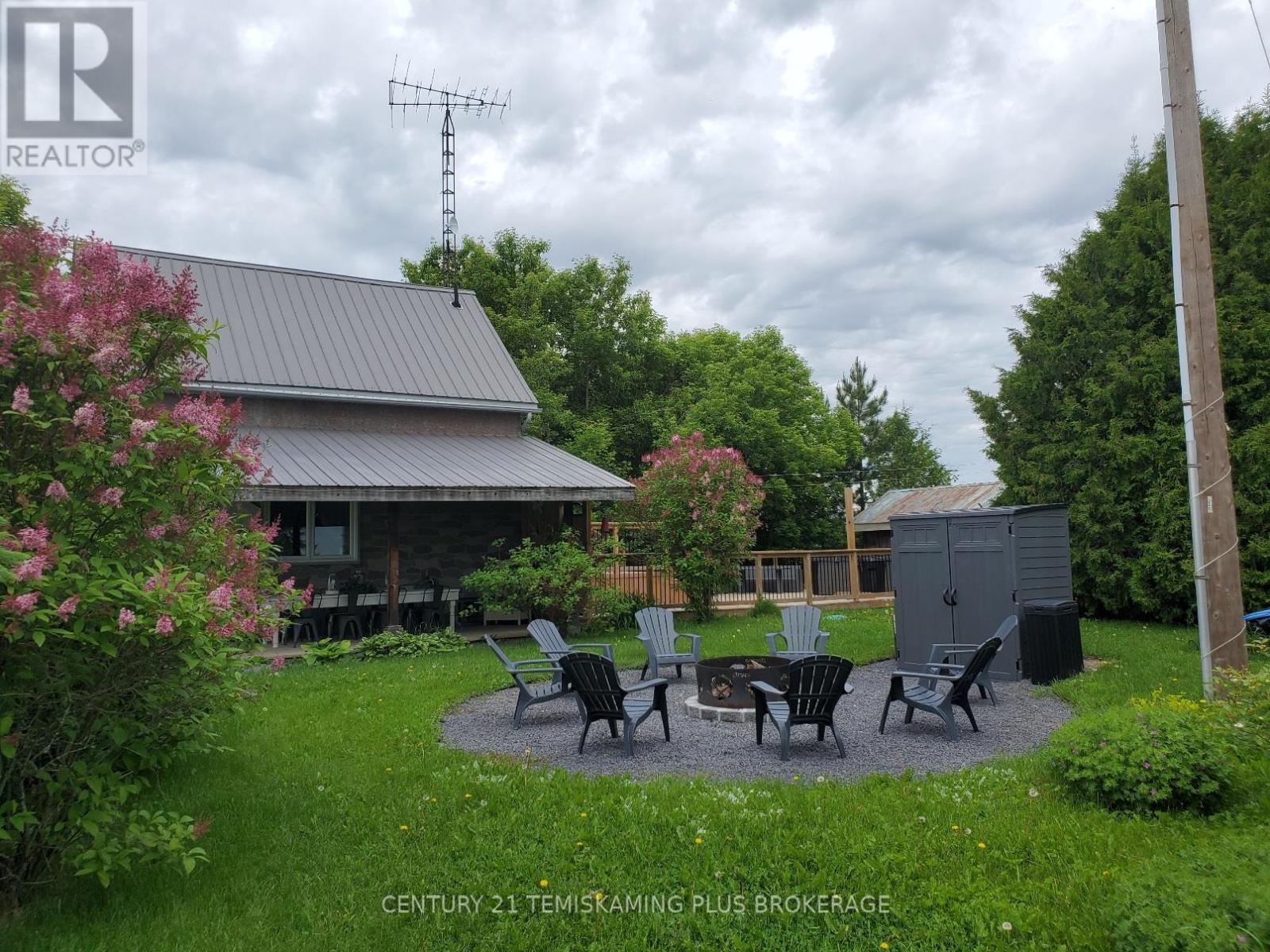 864153 Uno Park Road Property Photo 13