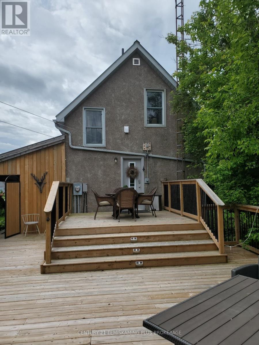 864153 Uno Park Road Property Photo 14