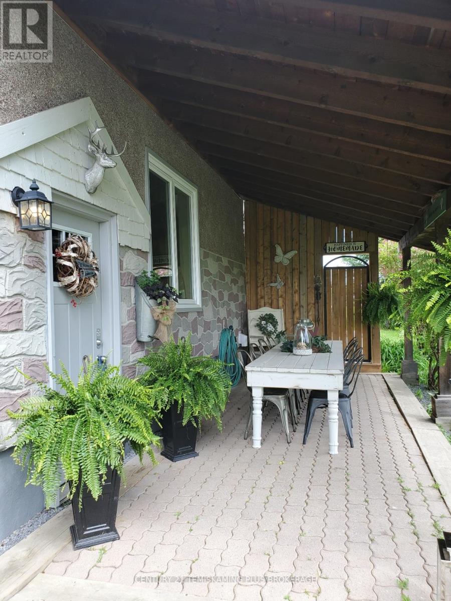 864153 Uno Park Road Property Photo 15