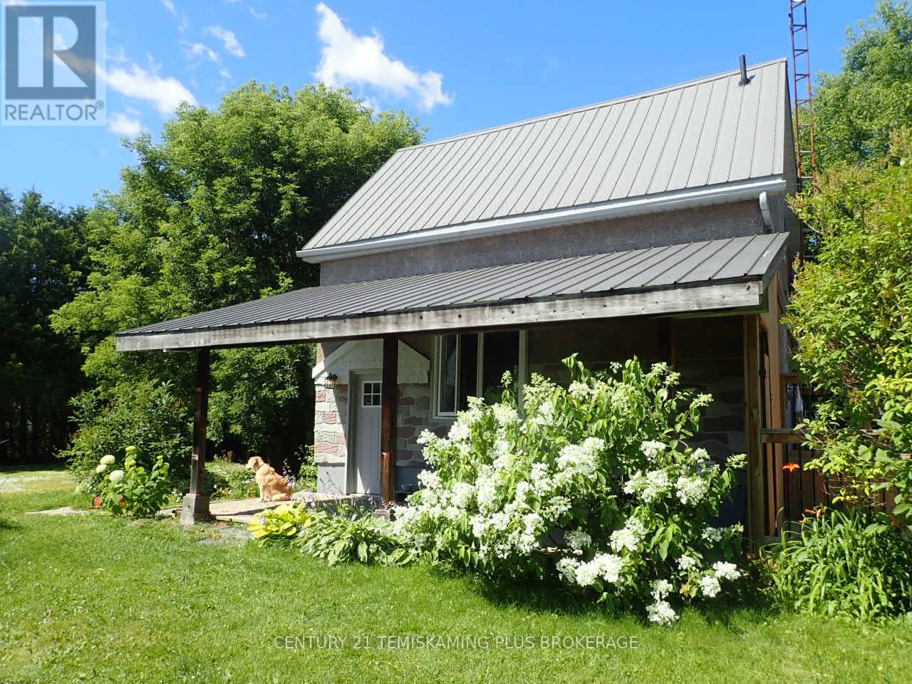 864153 Uno Park Road Property Photo 16