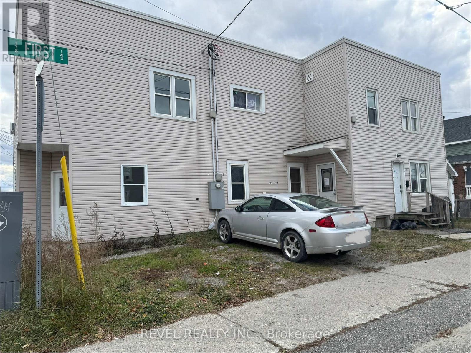 201-203 Balsam Street S Property Photo 4