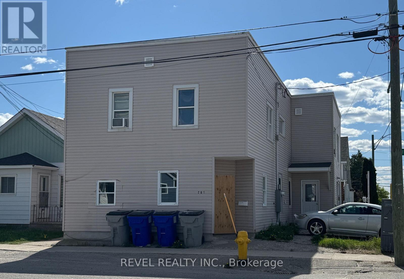 201-203 Balsam Street S Property Photo 5