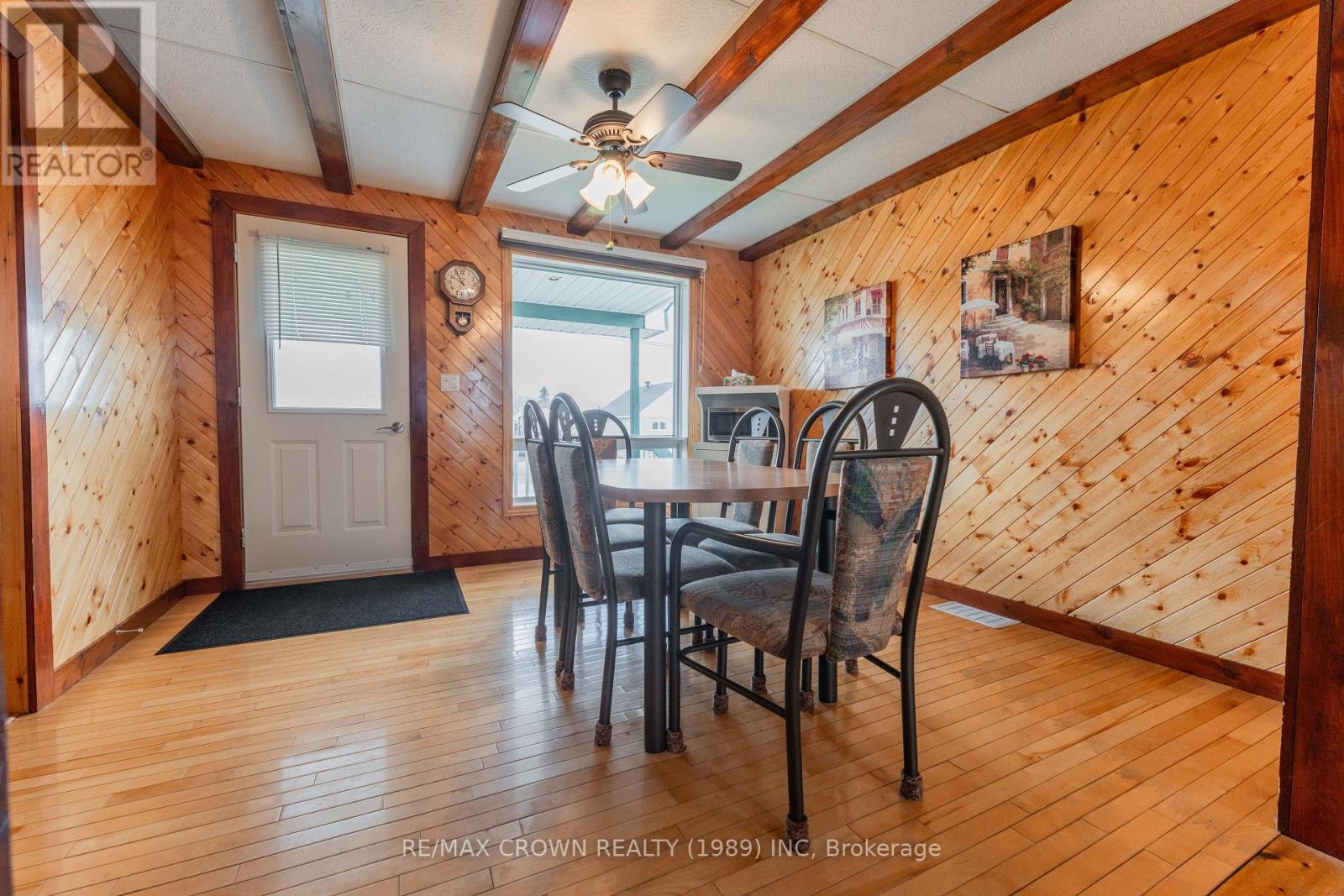 32 Frontenac Crescent Property Photo 7