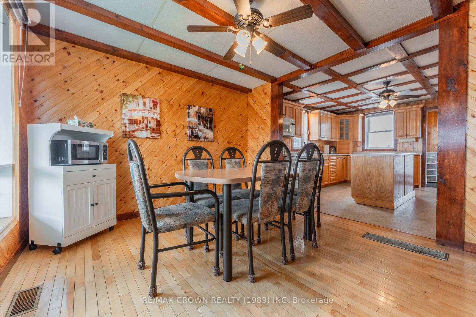 32 Frontenac Crescent Property Photo 8