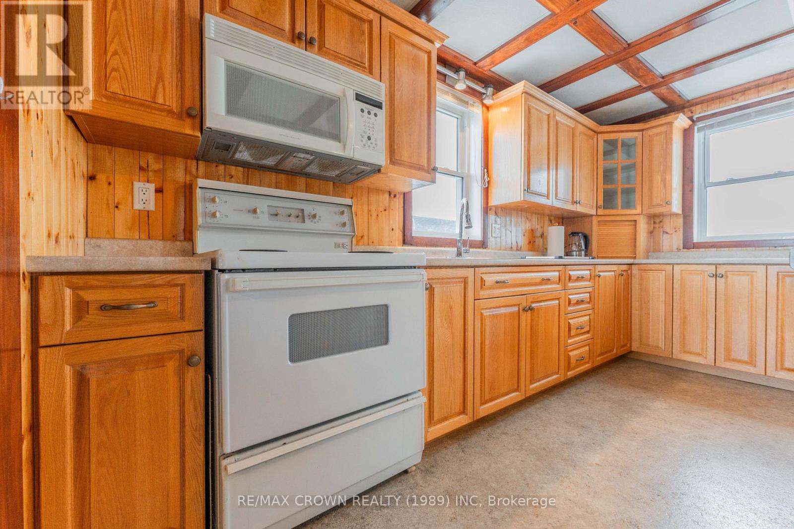 32 Frontenac Crescent Property Photo 13