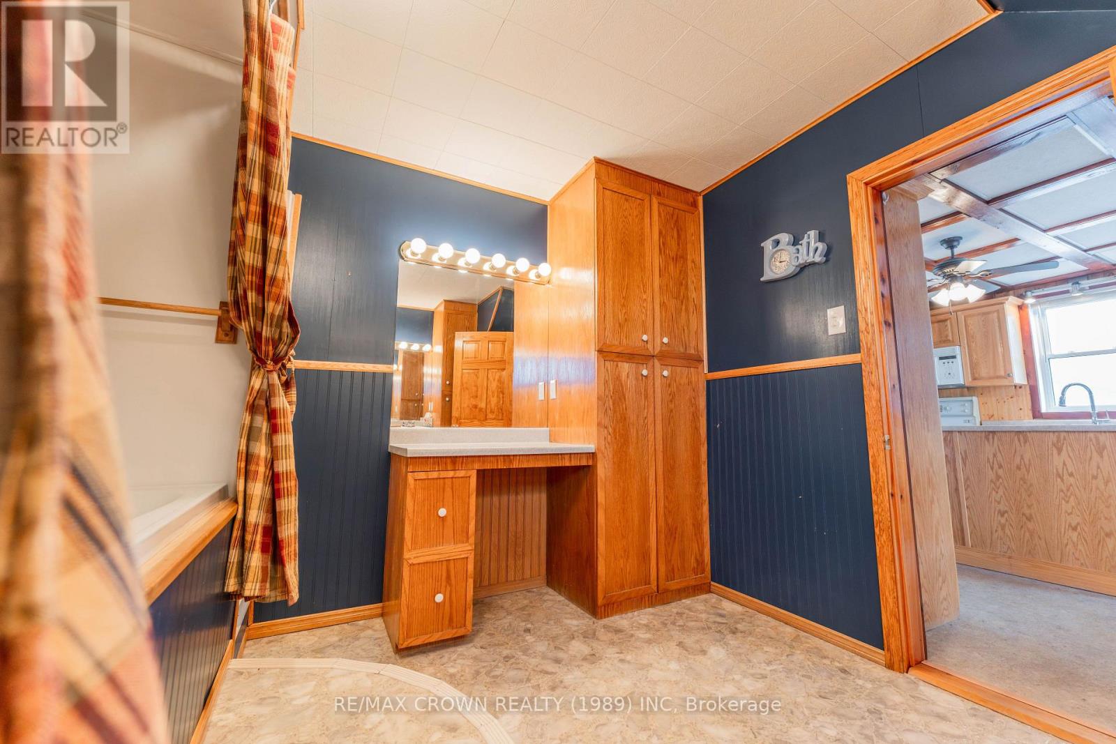32 Frontenac Crescent Property Photo 18