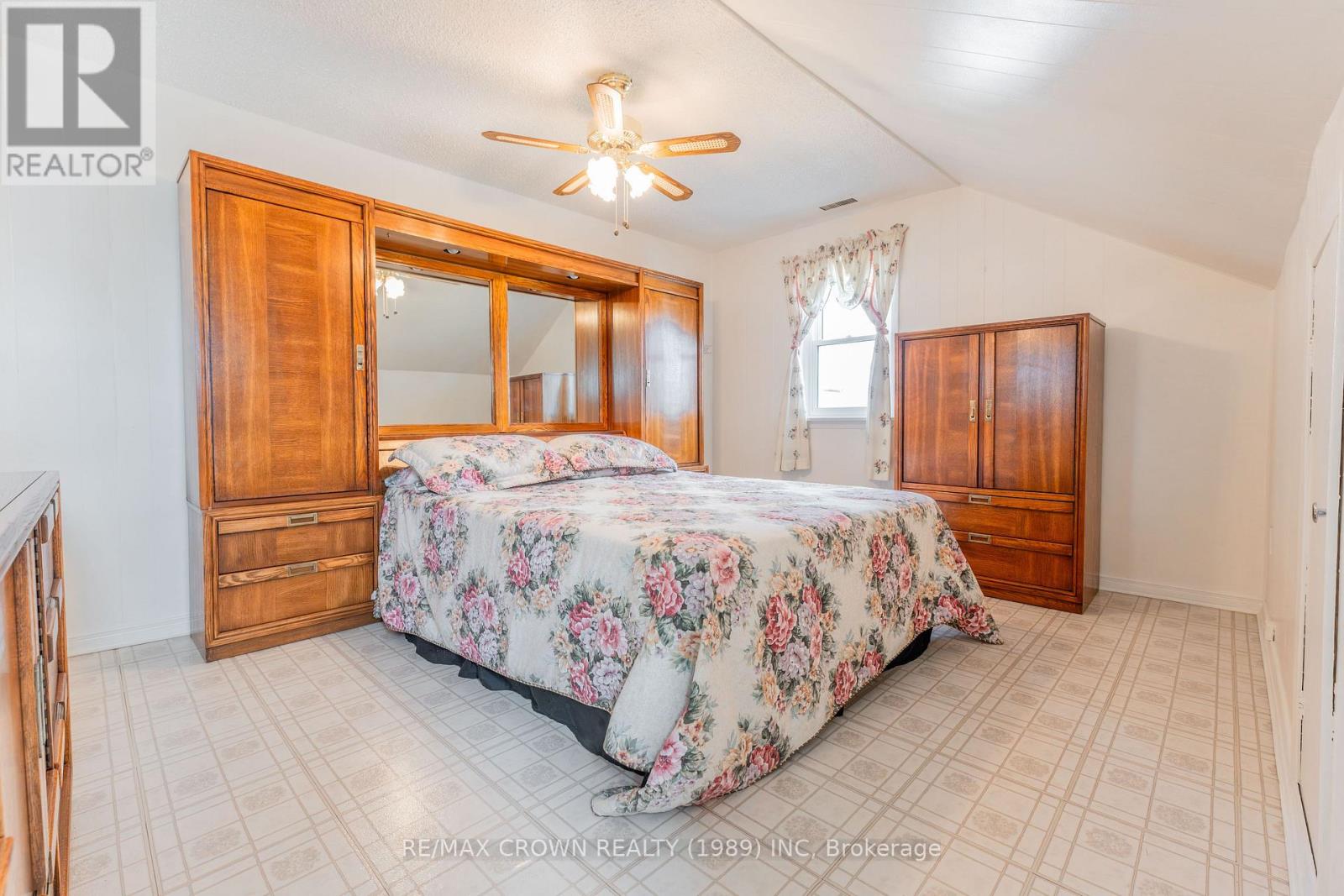 32 Frontenac Crescent Property Photo 21