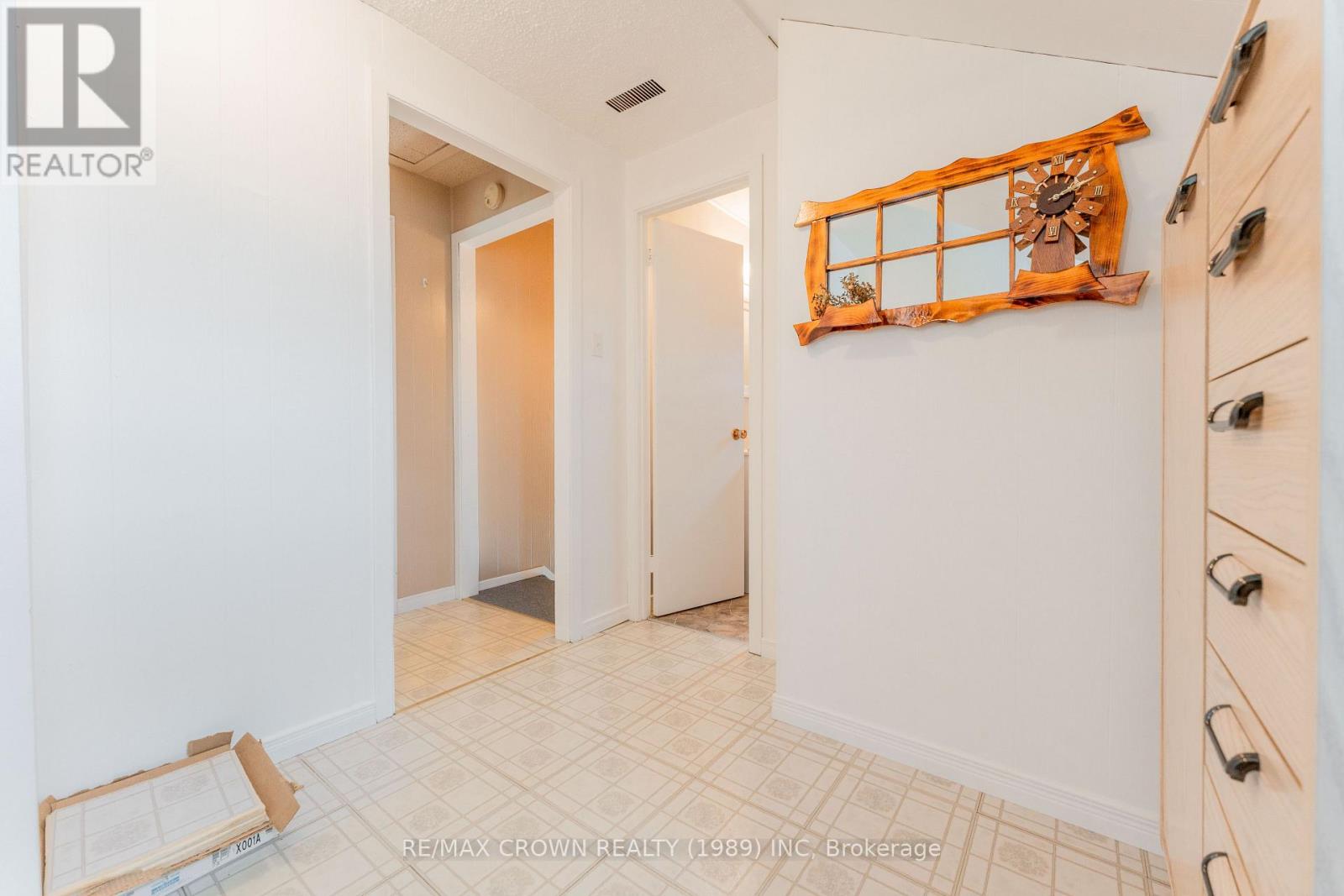 32 Frontenac Crescent Property Photo 23