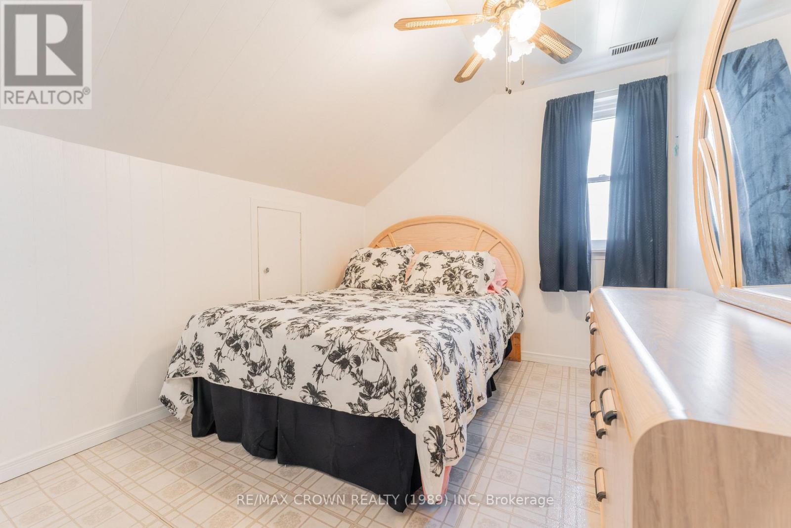 32 Frontenac Crescent Property Photo 25