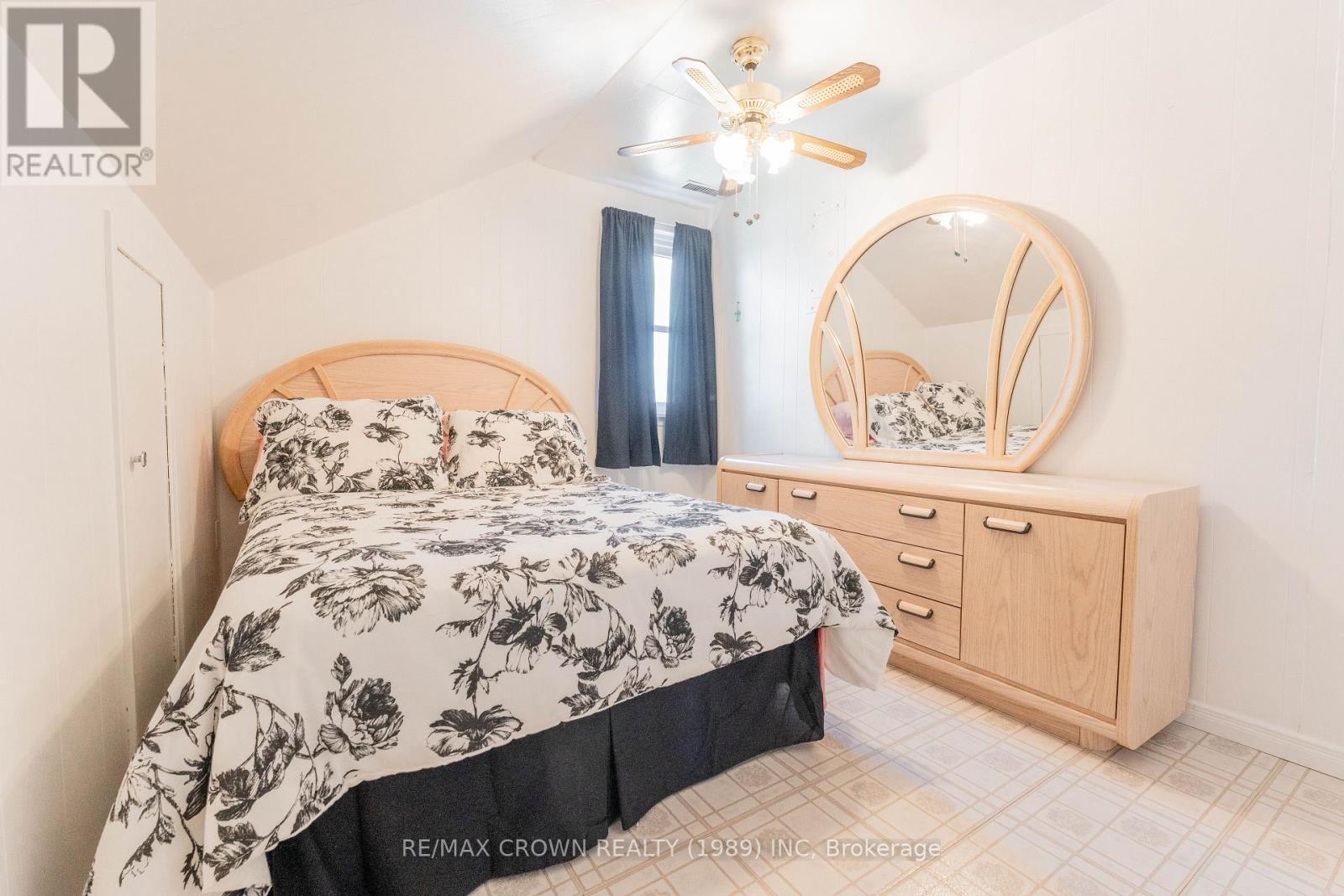 32 Frontenac Crescent Property Photo 26