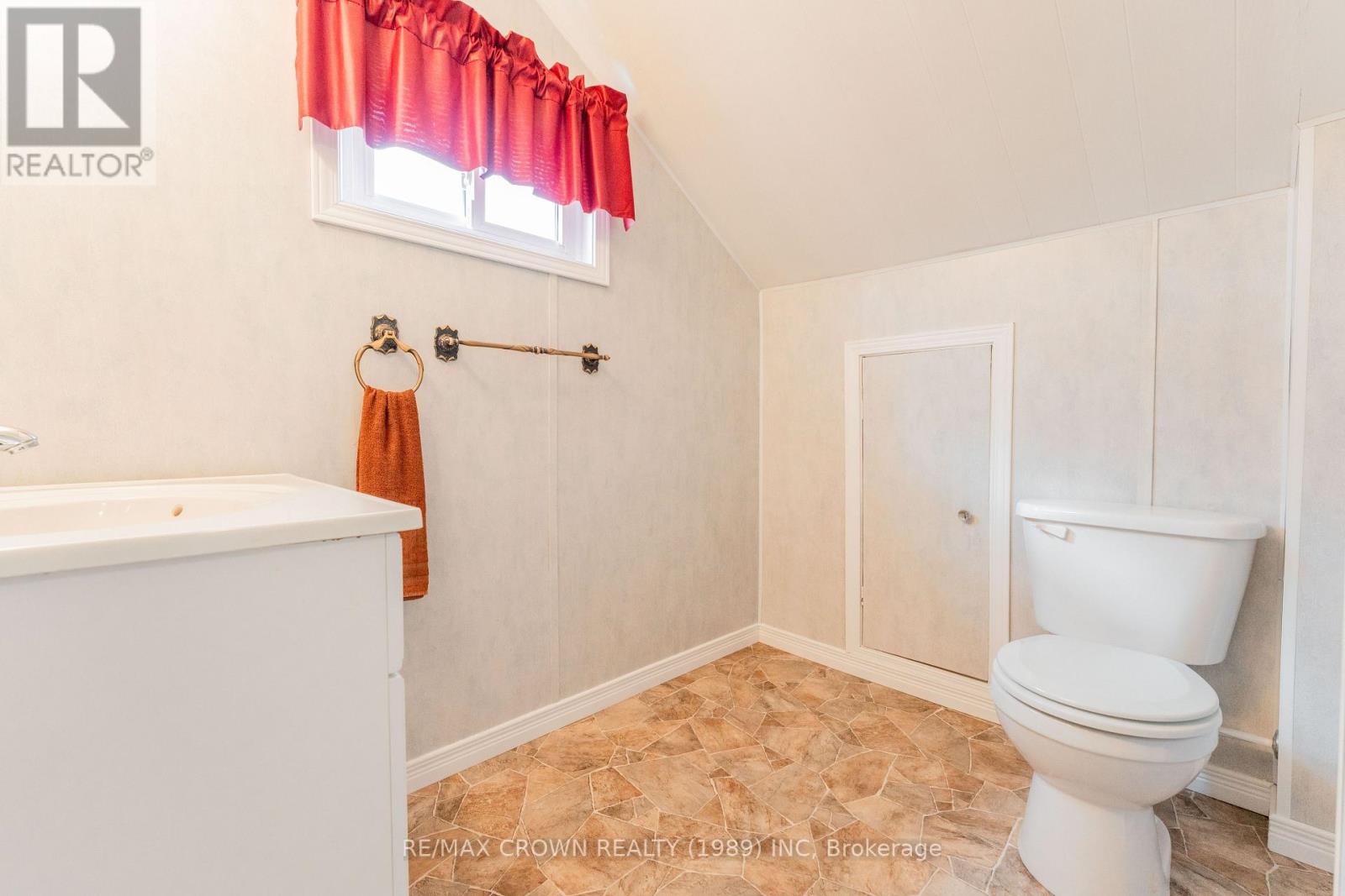 32 Frontenac Crescent Property Photo 29