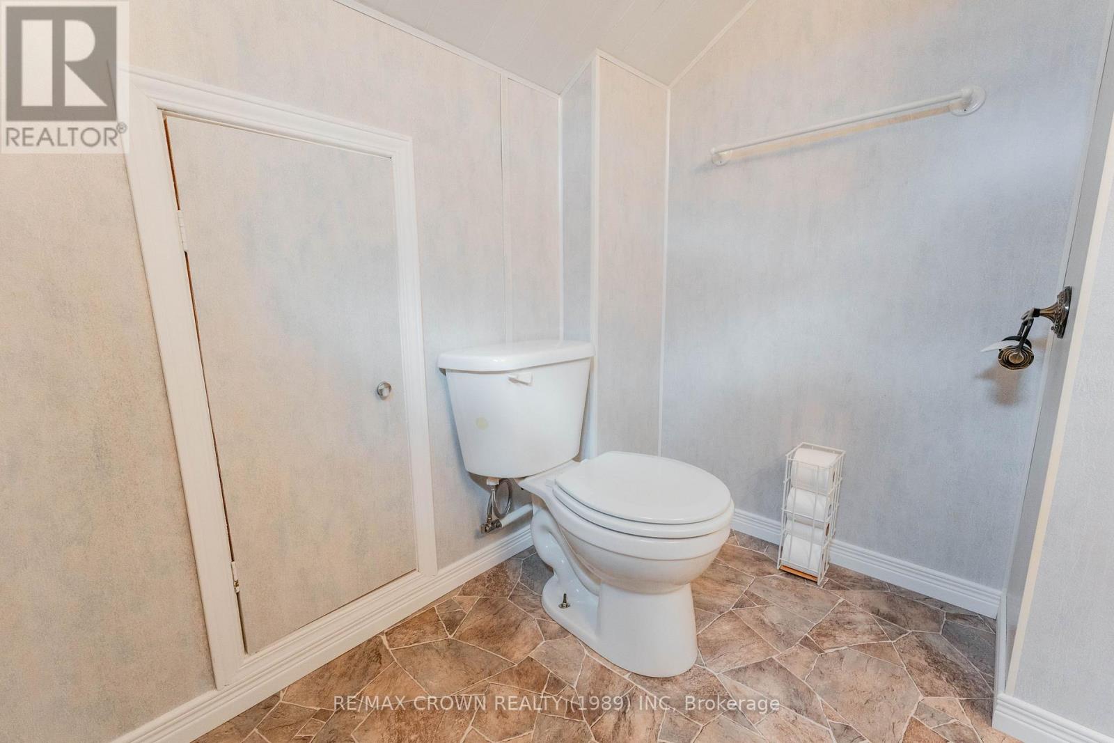 32 Frontenac Crescent Property Photo 30