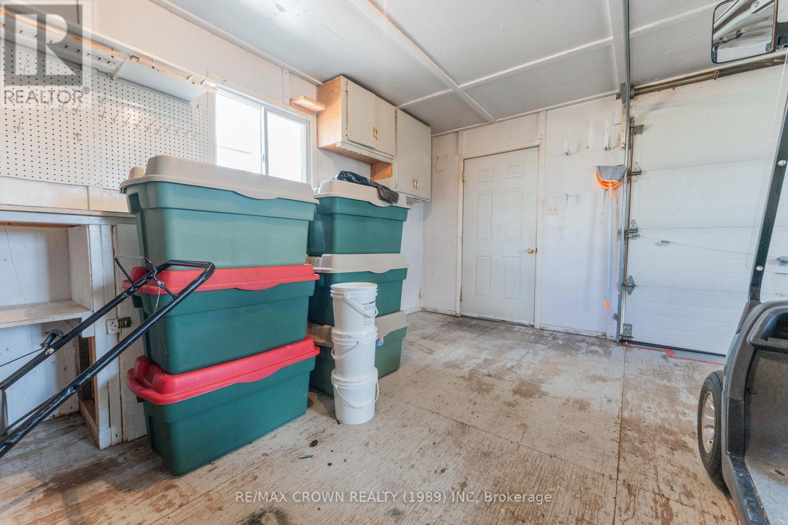 32 Frontenac Crescent Property Photo 47
