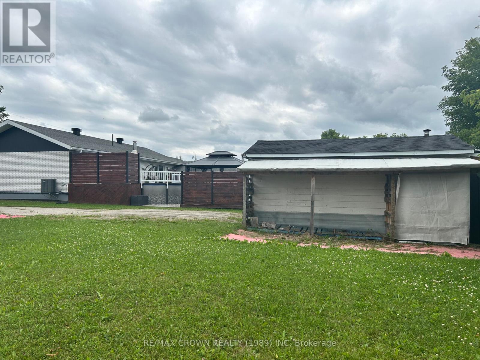 26 Frontenac Crescent Property Photo 9