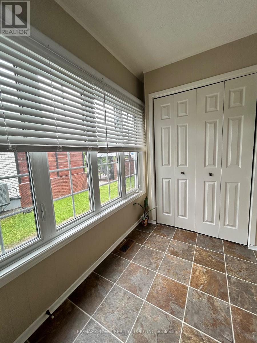 26 Frontenac Crescent Property Photo 12