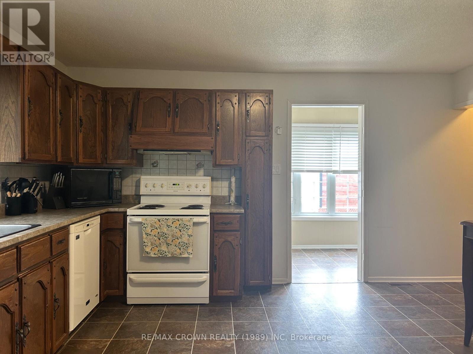 26 Frontenac Crescent Property Photo 17