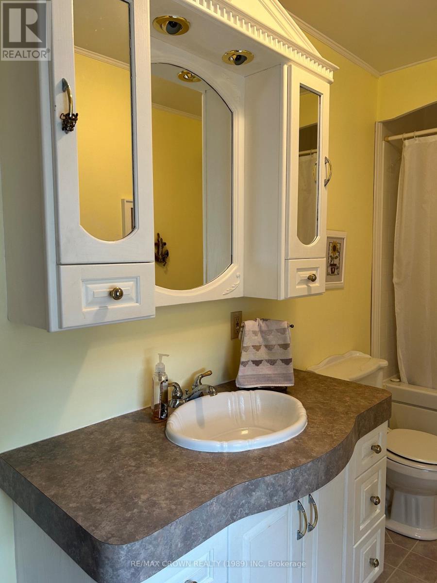 26 Frontenac Crescent Property Photo 23