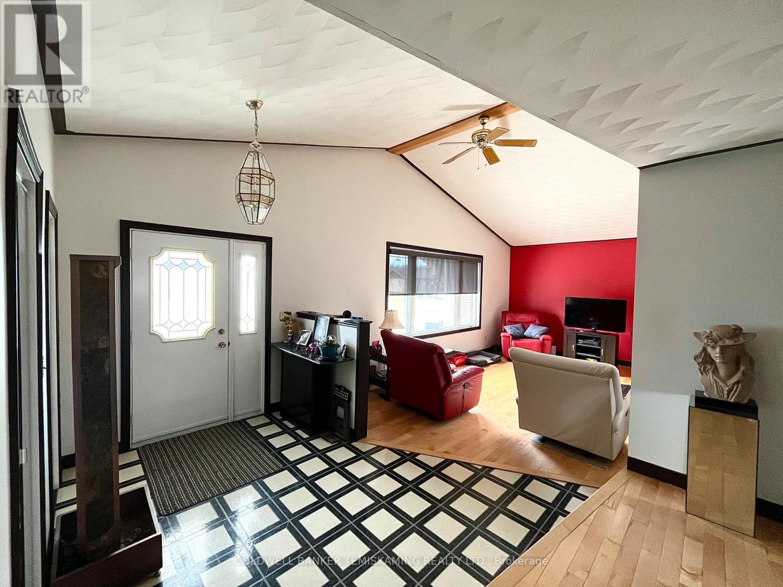 8 Michael Street Property Photo 7