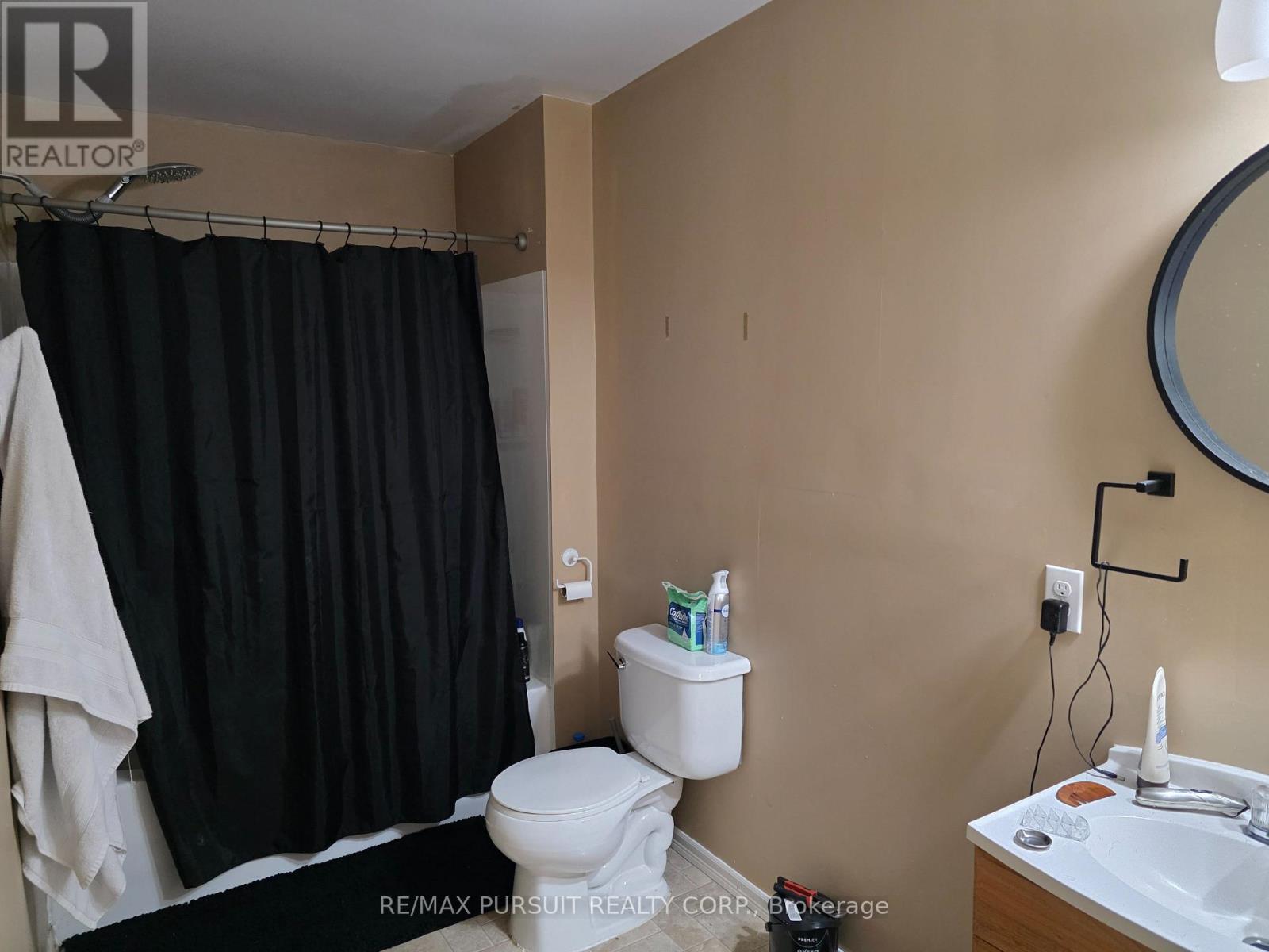 187 Lang Street Property Photo 10