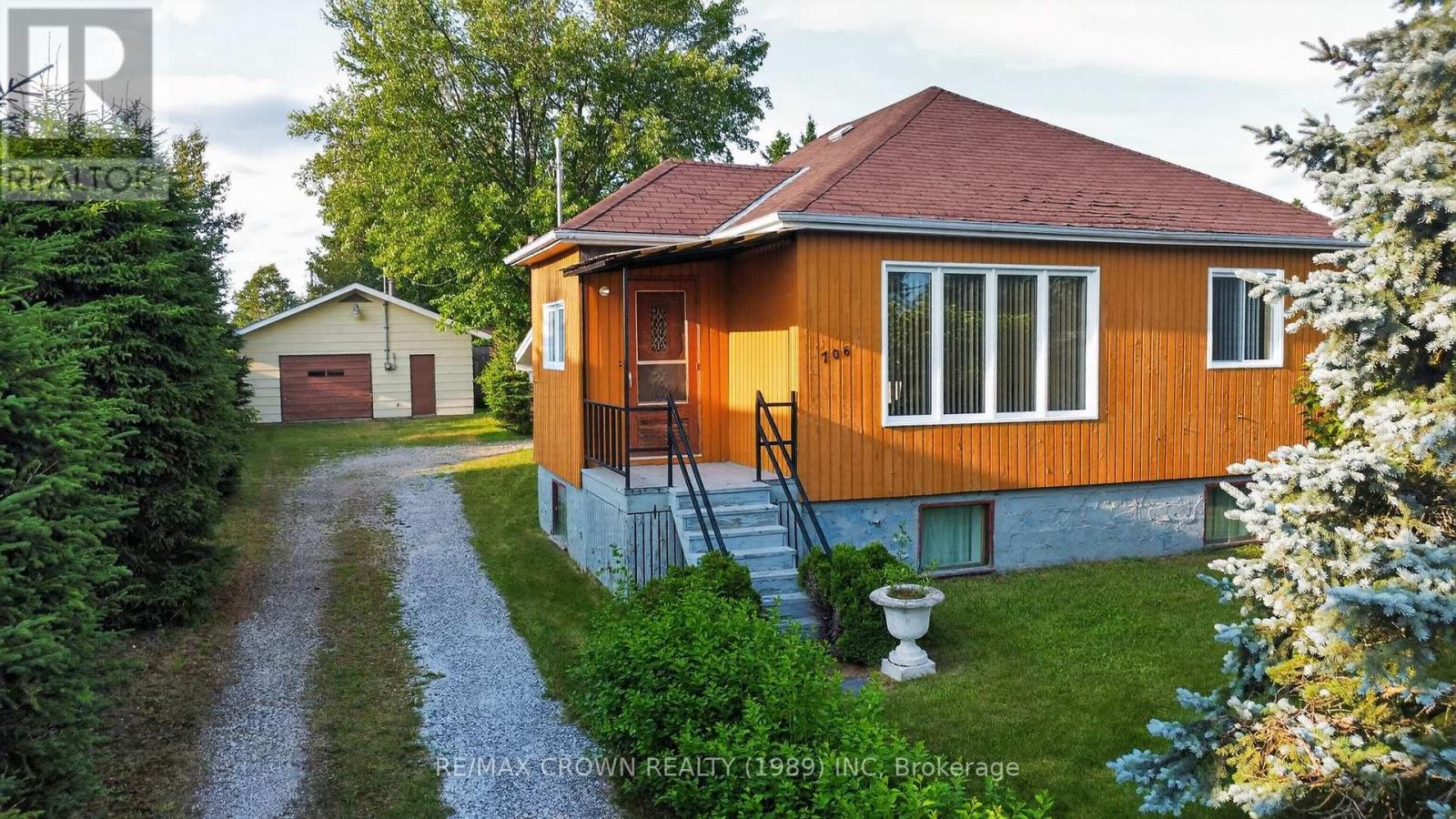 706 Prince Street Property Photo 3