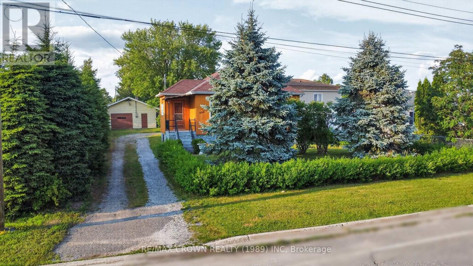 706 Prince Street Property Photo 5