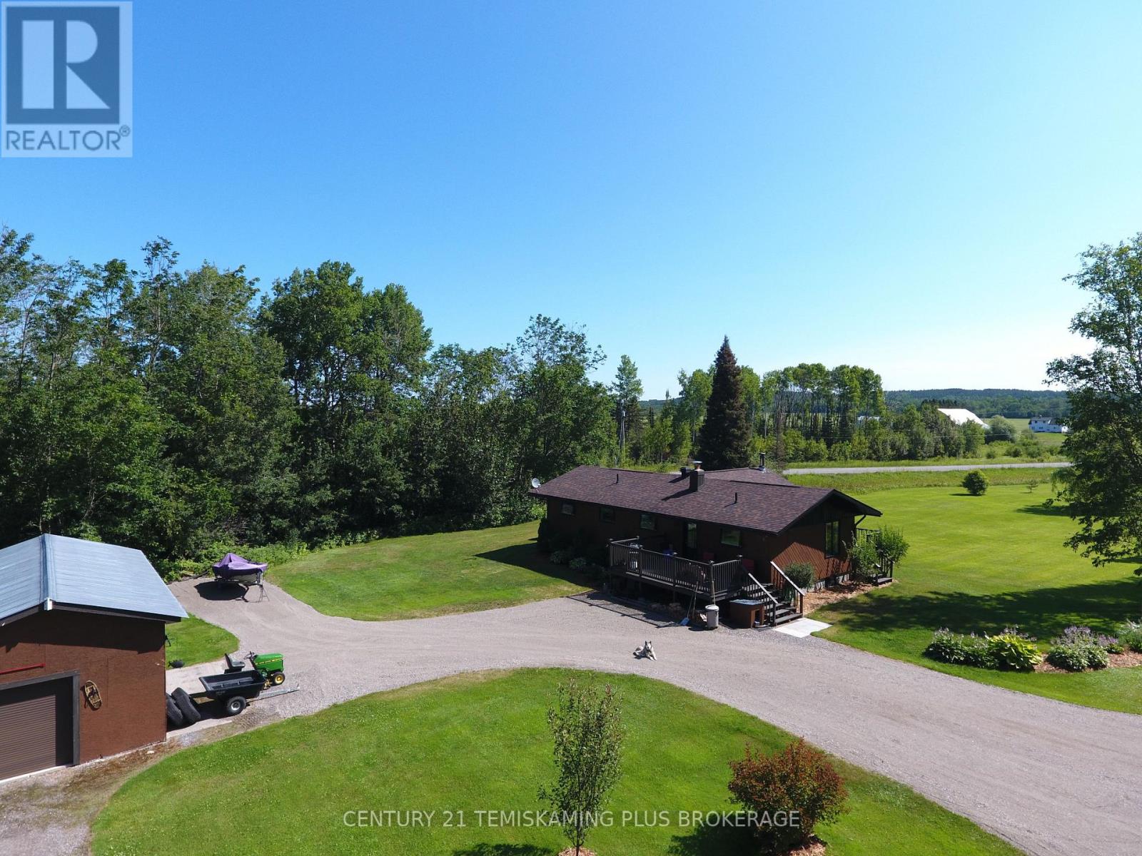 805519 Hooper Road Property Photo 4