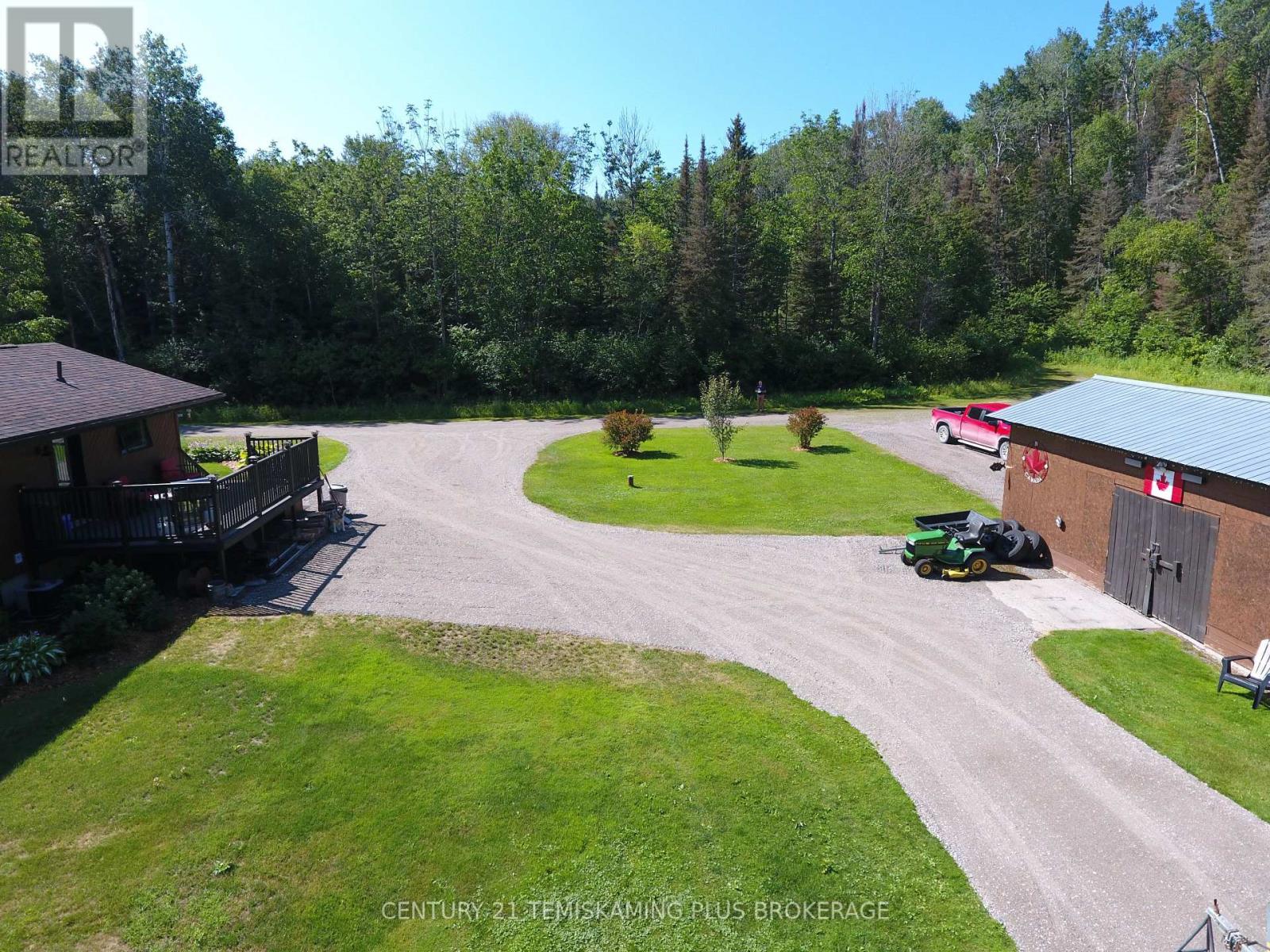 805519 Hooper Road Property Photo 8