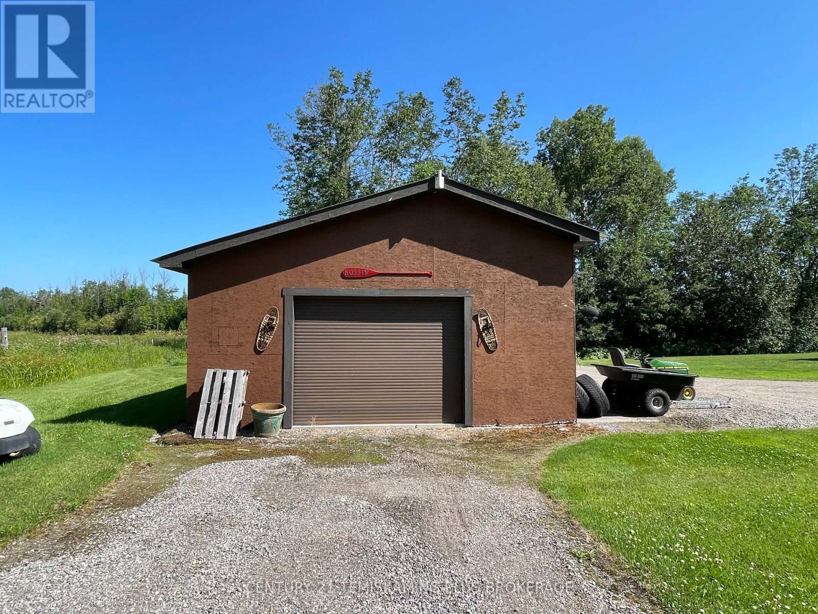 805519 Hooper Road Property Photo 11